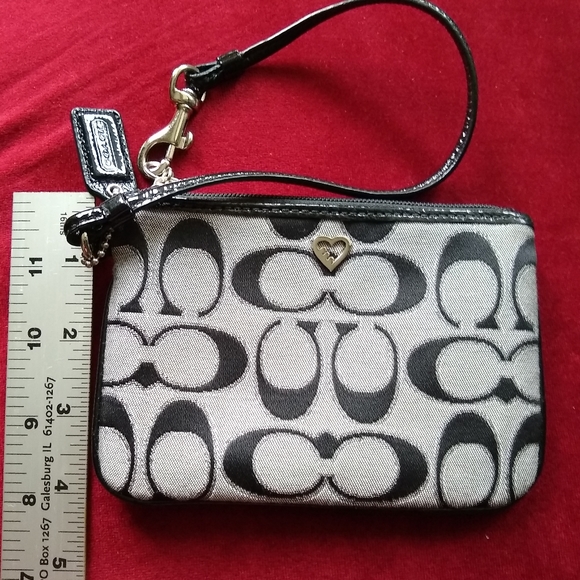 Coach Poppy Wristlet - Picture 2 of 8